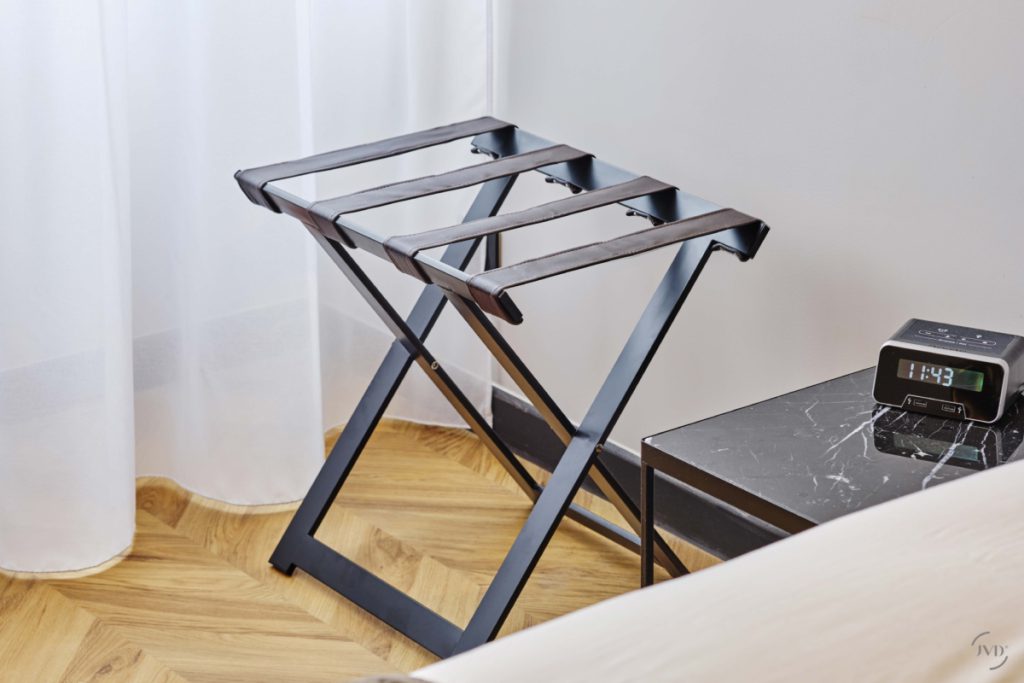 Compact black Luggage rack with brown straps