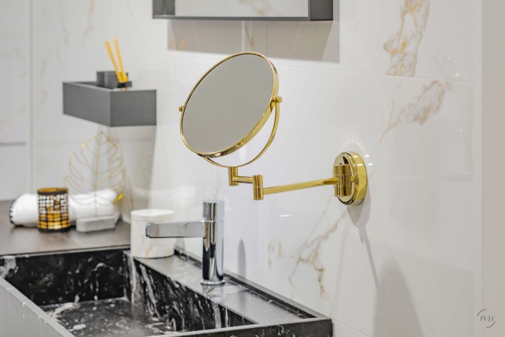 Wallmount magnifying mirror Fiesta gold