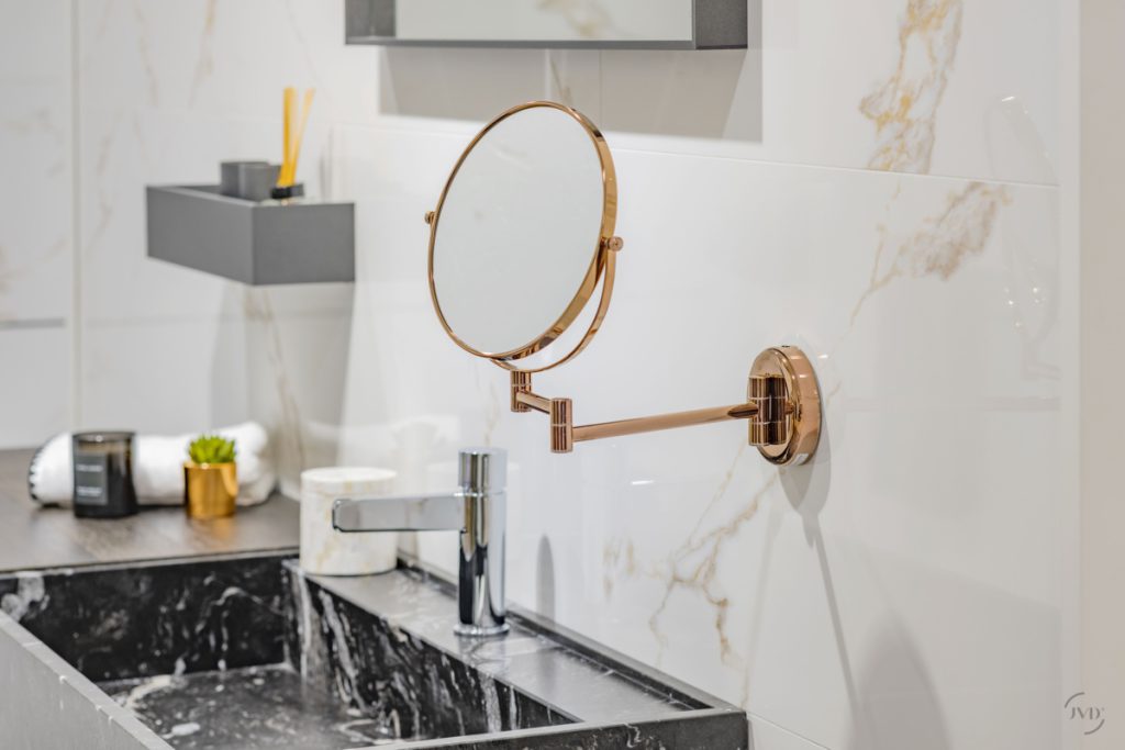 Wallmount magnifying mirror Fiesta copper